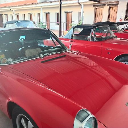 Hostal Almagro - Parking Buitenkant foto