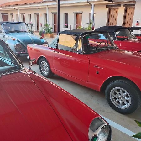 Hostal Almagro - Parking Buitenkant foto