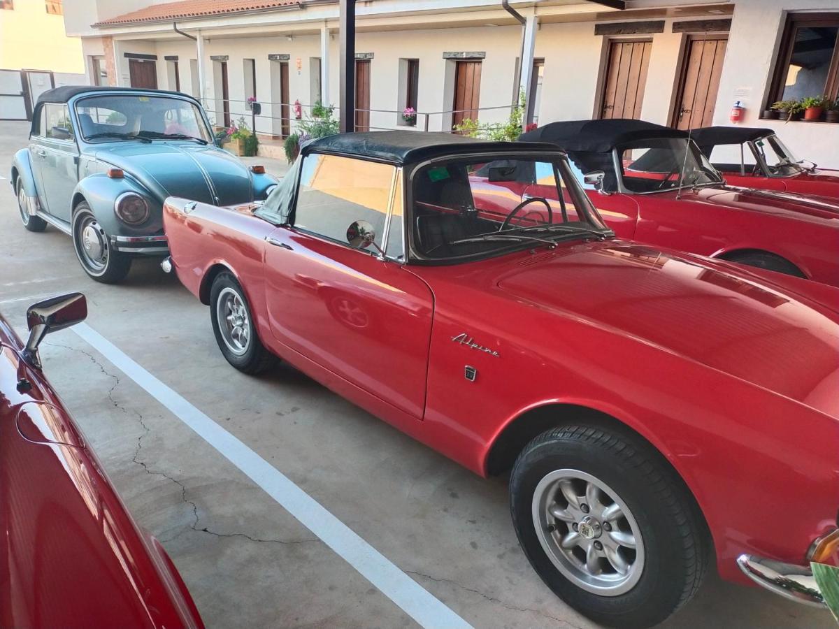 Hostal Almagro - Parking Buitenkant foto