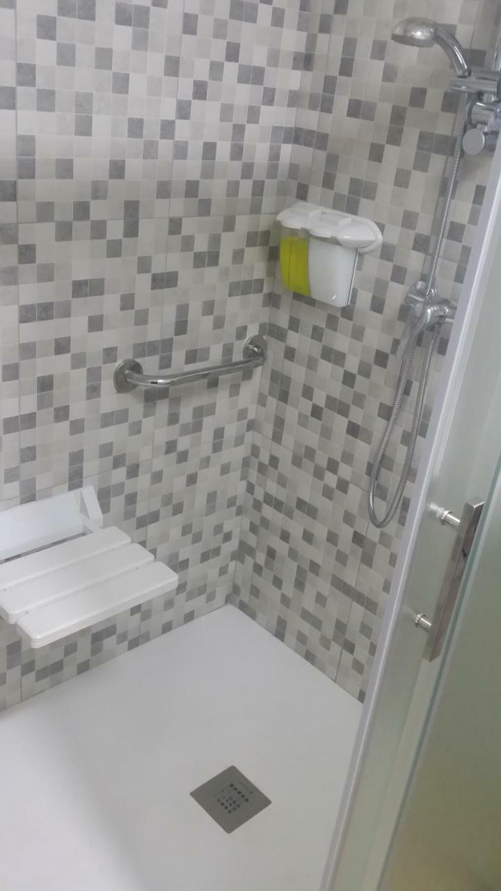 Hostal Almagro - Parking Buitenkant foto